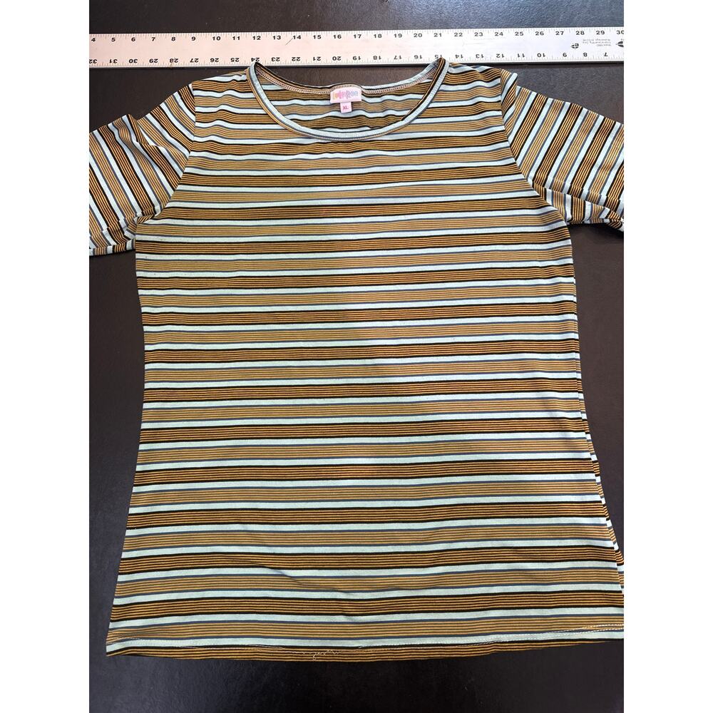 Luluroe Women's XL GIGI 1/2 Sleeves Shirt.